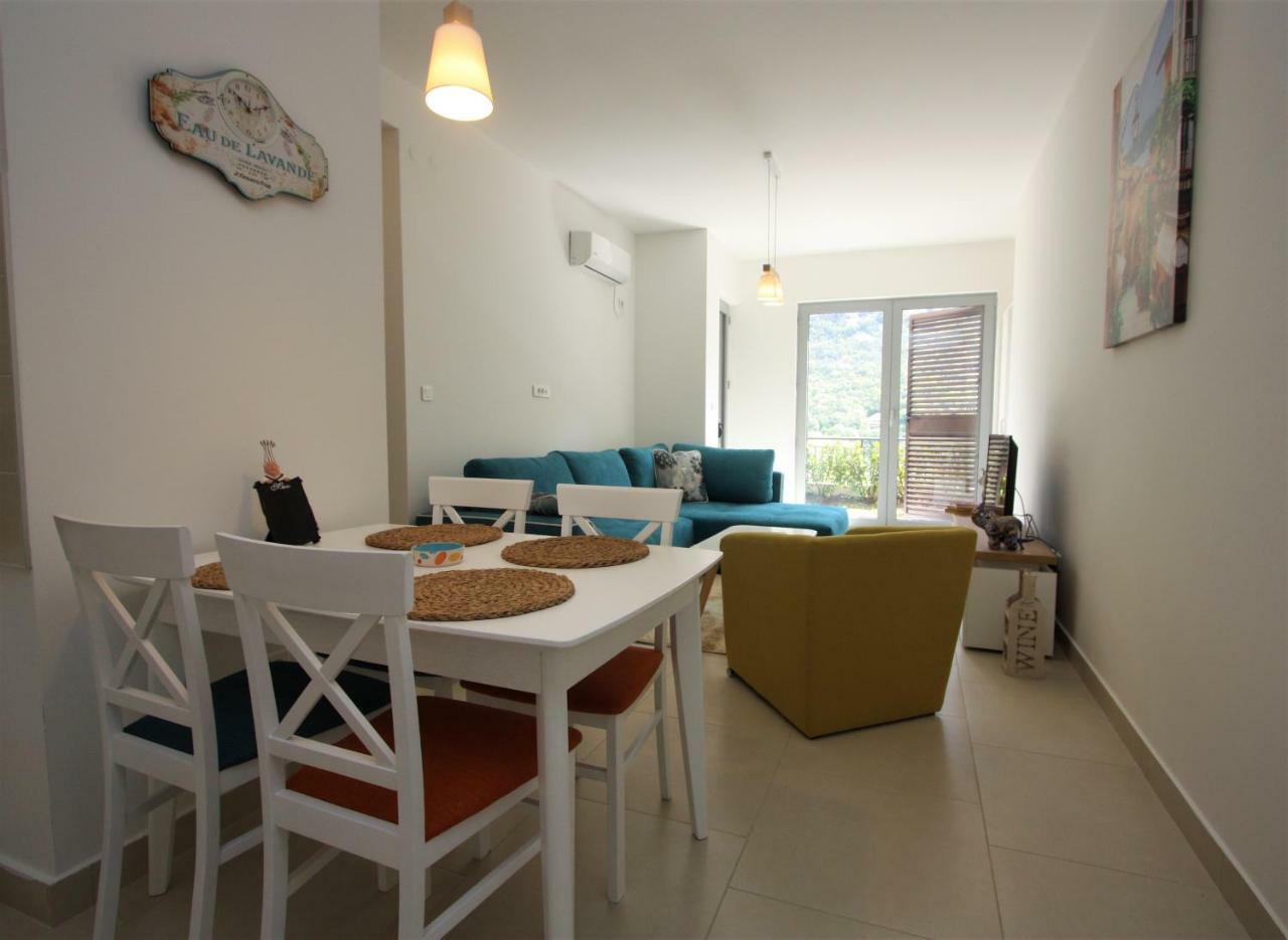 Luxury 1 Bedroom Apartment With Cozy Garden D2-2 In Morinj Kotor Exterior foto