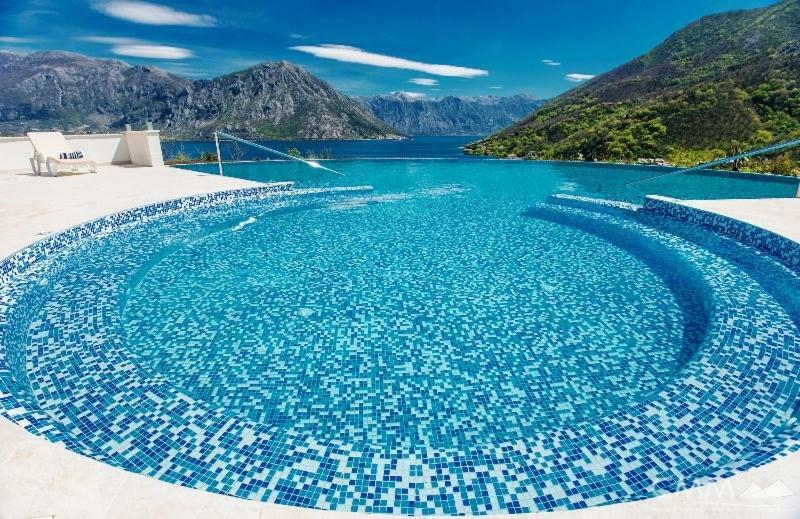 Luxury 1 Bedroom Apartment With Cozy Garden D2-2 In Morinj Kotor Exterior foto