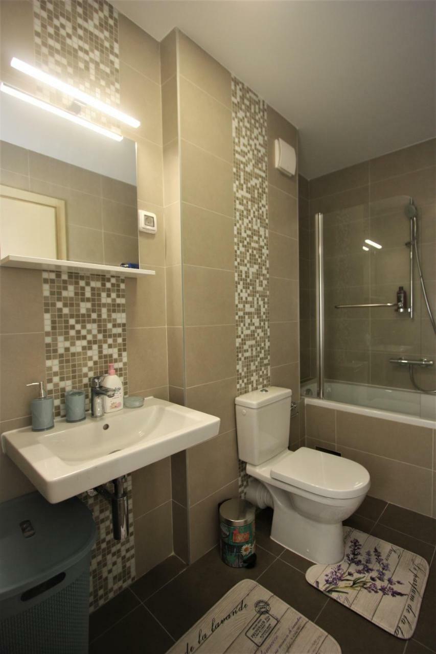 Luxury 1 Bedroom Apartment With Cozy Garden D2-2 In Morinj Kotor Exterior foto